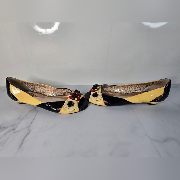 Poetic License London Open Toed Retro Design Leather Flowered Flats. 7.5 - Picture 2 of 8